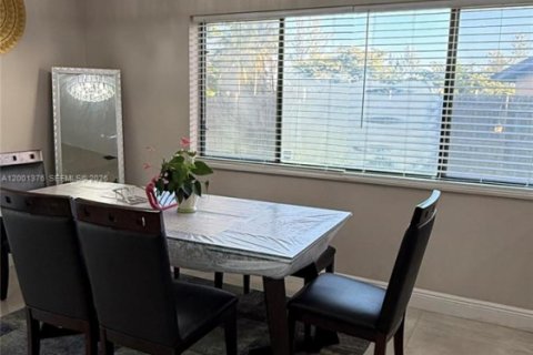 Casa en venta en Lauderhill, Florida, 4 dormitorios, 185.34 m2 № 2065514 - foto 12