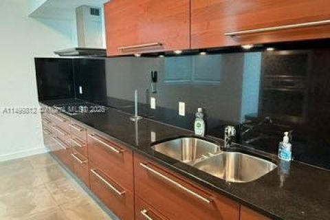Condo in Fort Lauderdale, Florida, 2 bedrooms  № 1861345 - photo 11