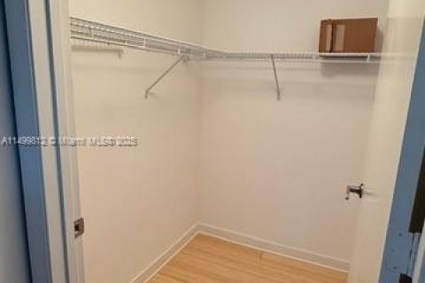 Condo in Fort Lauderdale, Florida, 2 bedrooms  № 1861345 - photo 19