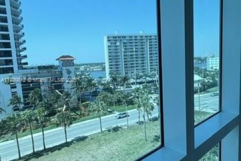 Condo in Fort Lauderdale, Florida, 2 bedrooms  № 1861345 - photo 18