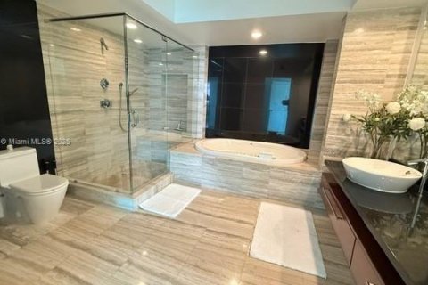 Condo in Fort Lauderdale, Florida, 2 bedrooms  № 1861345 - photo 21
