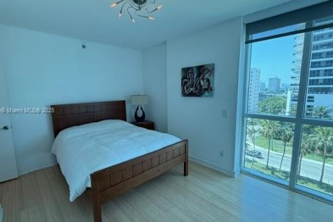 Condo in Fort Lauderdale, Florida, 2 bedrooms  № 1861345 - photo 17