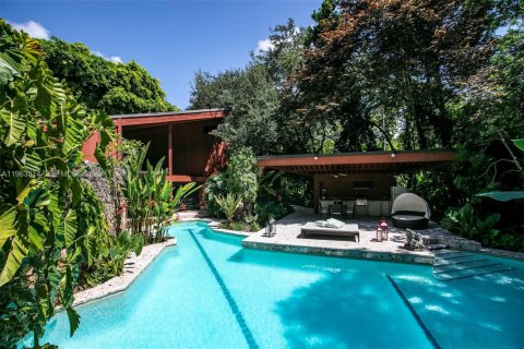 Villa ou maison à vendre à Miami, Floride: 3 chambres, 476.4 m2 № 2026198 - photo 2