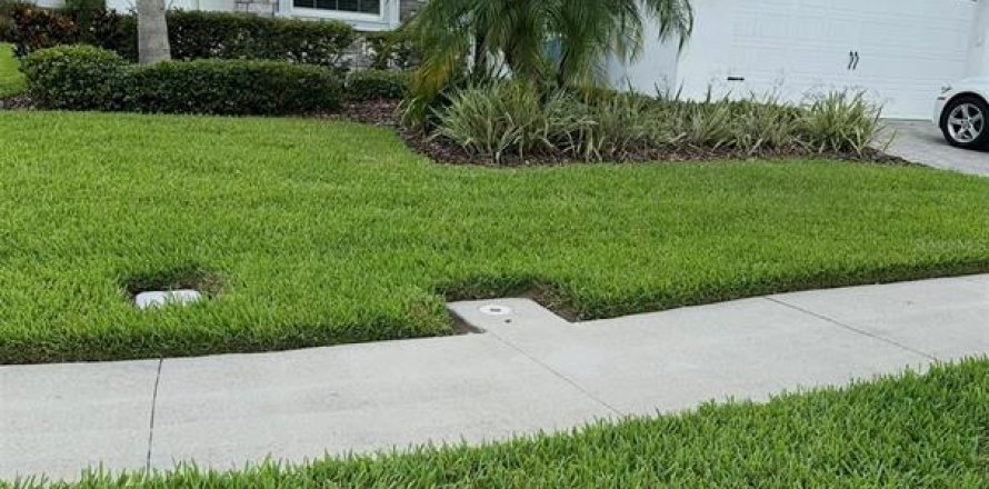 House in Davenport, Florida 4 bedrooms, 210.8 sq.m. № 2119986