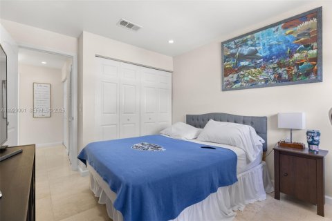 Купить виллу или дом в Пемброк-Пайнс, Флорида 3 спальни, 170.57м2, № 1988538 - фото 27