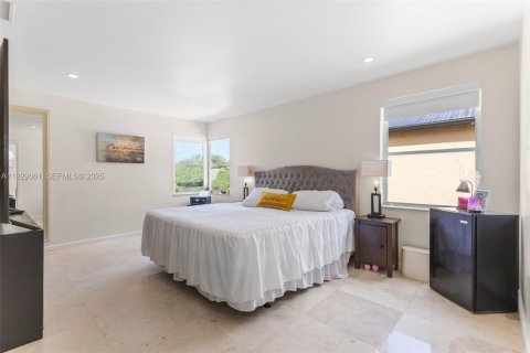 Купить виллу или дом в Пемброк-Пайнс, Флорида 3 спальни, 170.57м2, № 1988538 - фото 16