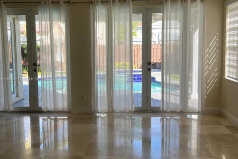 House in Pembroke Pines, Florida 3 bedrooms, 170.57 sq.m. № 1988538 - photo 10