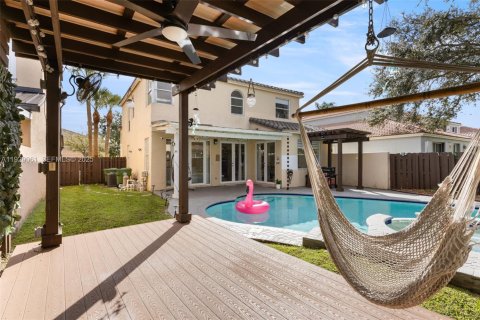 Купить виллу или дом в Пемброк-Пайнс, Флорида 3 спальни, 170.57м2, № 1988538 - фото 15