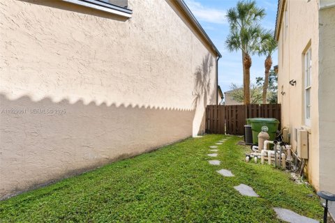 Купить виллу или дом в Пемброк-Пайнс, Флорида 3 спальни, 170.57м2, № 1988538 - фото 26