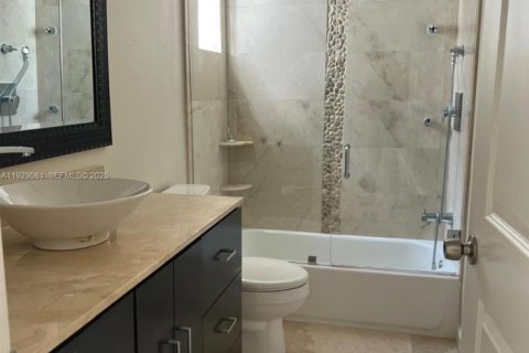 House in Pembroke Pines, Florida 3 bedrooms, 170.57 sq.m. № 1988538 - photo 6