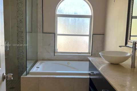 House in Pembroke Pines, Florida 3 bedrooms, 170.57 sq.m. № 1988538 - photo 7