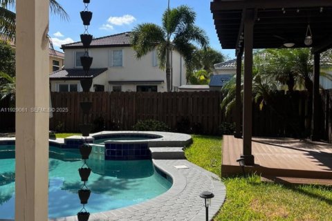 House in Pembroke Pines, Florida 3 bedrooms, 170.57 sq.m. № 1988538 - photo 9