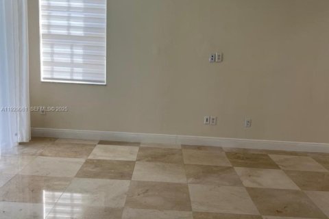 House in Pembroke Pines, Florida 3 bedrooms, 170.57 sq.m. № 1988538 - photo 4