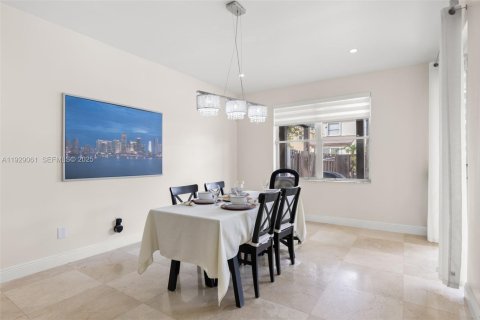 Купить виллу или дом в Пемброк-Пайнс, Флорида 3 спальни, 170.57м2, № 1988538 - фото 23