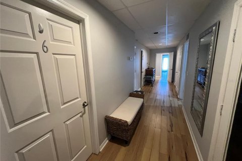 Propiedad comercial en alquiler en Tampa, Florida, 423.63 m2 № 1531717 - foto 10