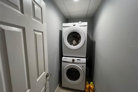 Propiedad comercial en alquiler en Tampa, Florida, 423.63 m2 № 1531717 - foto 17
