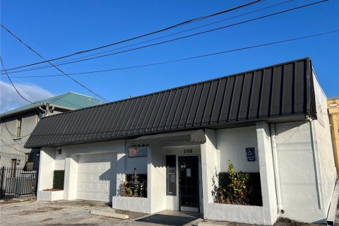 Propiedad comercial en alquiler en Tampa, Florida, 423.63 m2 № 1531717 - foto 2