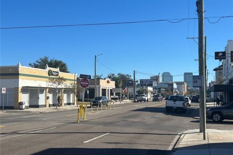 Propiedad comercial en alquiler en Tampa, Florida, 423.63 m2 № 1531717 - foto 4