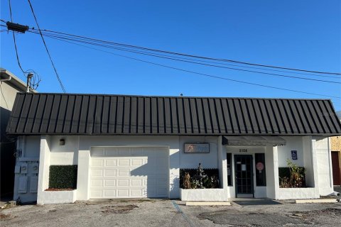 Propiedad comercial en alquiler en Tampa, Florida, 423.63 m2 № 1531717 - foto 1