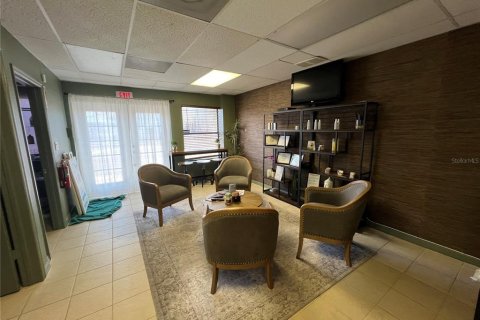 Propiedad comercial en alquiler en Tampa, Florida, 423.63 m2 № 1531717 - foto 9