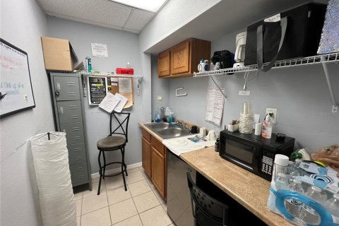 Propiedad comercial en alquiler en Tampa, Florida, 423.63 m2 № 1531717 - foto 16
