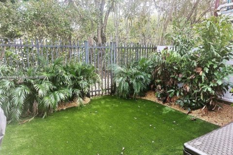 Touwnhouse à vendre à Miami, Floride: 1 chambre, 63.17 m2 № 1955485 - photo 11