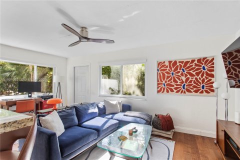 Townhouse in Miami, Florida 1 bedroom, 63.17 sq.m. № 1955485 - photo 6