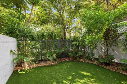 Townhouse in Miami, Florida 1 bedroom, 63.17 sq.m. № 1955485 - photo 17