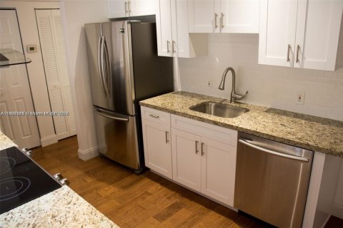 Touwnhouse à vendre à Miami, Floride: 1 chambre, 63.17 m2 № 1955485 - photo 3