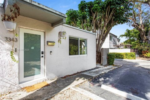 Townhouse in Miami, Florida 1 bedroom, 63.17 sq.m. № 1955485 - photo 19