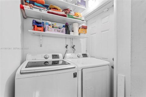 Townhouse in Miami, Florida 1 bedroom, 63.17 sq.m. № 1955485 - photo 15