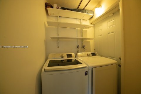 Touwnhouse à vendre à Miami, Floride: 1 chambre, 63.17 m2 № 1955485 - photo 10