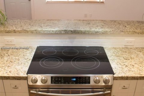 Touwnhouse à vendre à Miami, Floride: 1 chambre, 63.17 m2 № 1955485 - photo 5