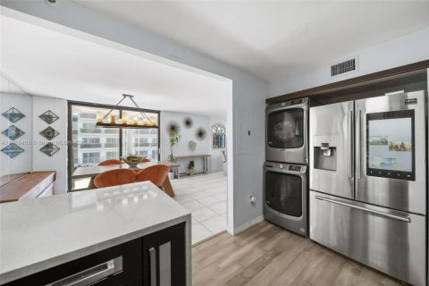 Condominio en venta en Miami Beach, Florida, 2 dormitorios, 141.58 m2 № 1971891 - foto 13
