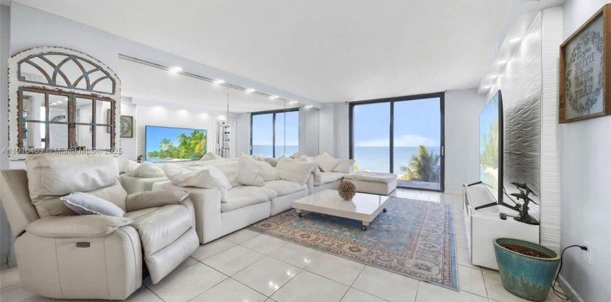 Condominio en Miami Beach, Florida, 2 dormitorios  № 1971891