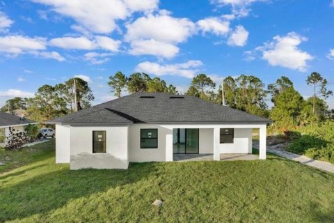 House in Lehigh Acres, Florida 3 bedrooms, 147.53 sq.m. № 1657098 - photo 19