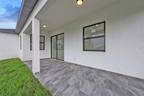 House in Lehigh Acres, Florida 3 bedrooms, 147.53 sq.m. № 1657098 - photo 18
