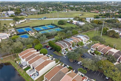 Adosado en venta en Miami, Florida, 3 dormitorios, 156.08 m2 № 1996704 - foto 19