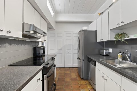 Adosado en venta en Miami, Florida, 3 dormitorios, 156.08 m2 № 1996704 - foto 8