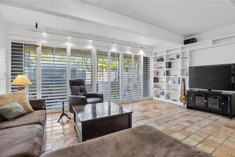 Adosado en venta en Miami, Florida, 3 dormitorios, 156.08 m2 № 1996704 - foto 2