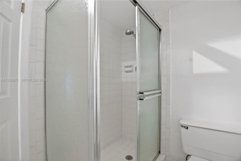 Adosado en venta en Miami, Florida, 3 dormitorios, 156.08 m2 № 1996704 - foto 15