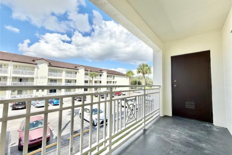 Apartment in Doral, Florida 2 bedrooms, 133.78 sq.m. № 1951123 - photo 16