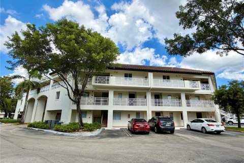 Apartment in Doral, Florida 2 bedrooms, 133.78 sq.m. № 1951123 - photo 4