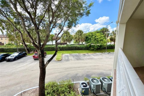 Apartment in Doral, Florida 2 bedrooms, 133.78 sq.m. № 1951123 - photo 6