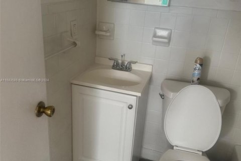 Villa ou maison à louer à Miami, Floride: 983.28 m2 № 1748691 - photo 5