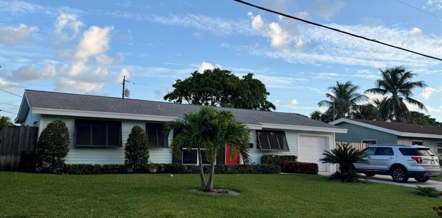 House in Boca Raton, Florida 2 bedrooms, 131.18 sq.m. № 2083828