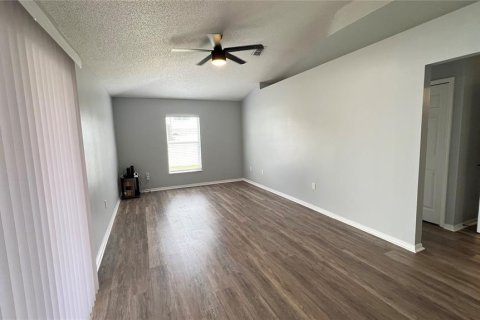 House in Kissimmee, Florida 4 bedrooms, 142.6 sq.m. № 2101320 - photo 10