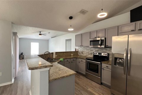 House in Kissimmee, Florida 4 bedrooms, 142.6 sq.m. № 2101320 - photo 11