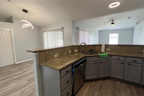 House in Kissimmee, Florida 4 bedrooms, 142.6 sq.m. № 2101320 - photo 15