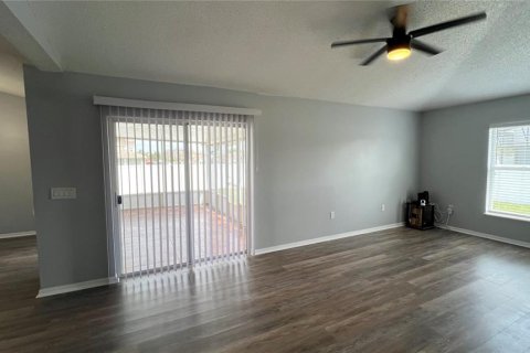 House in Kissimmee, Florida 4 bedrooms, 142.6 sq.m. № 2101320 - photo 4